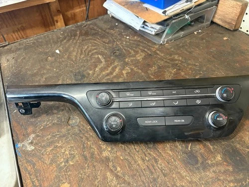 Kia Sedona Dash Mounted A/C Heater Manual Temperature Control (2015) – Genuine OEM