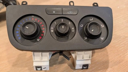 RAM Pro Master City HVAC Climate Control Temperature Module (2015–2018) – Genuine OEM