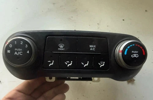 Hyundai Tucson A/C Heater Temperature Climate Manual Control (2010–2013) – Genuine OEM