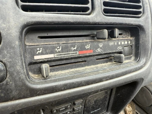 Chevy Tracker 2DR A/C Climate Control Heat 1999-2004 – Genuine OEM