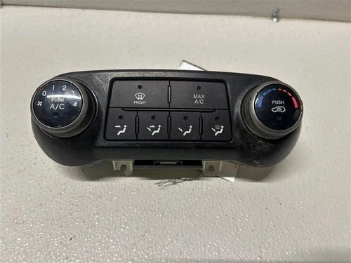 Hyundai Tucson A/C Heater Manual Climate Control Unit (2010–2013) – Genuine OEM | Ref SKU-8438