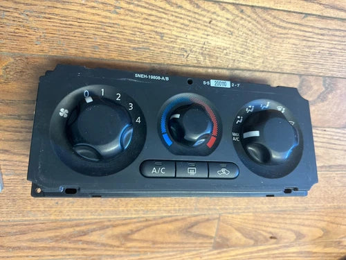 Nissan Pathfinder HVAC Control Component (2005) – Genuine OEM
