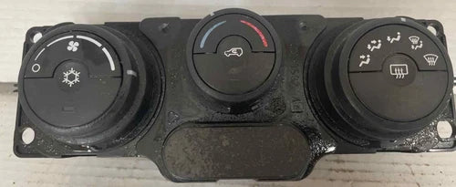 Chevrolet Equinox A/C Temperature Control W/O Heated Seat (2006) – Genuine OEM
