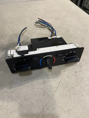 Toyota Tacoma 4RUNNER Climate Temperature A/C Heat Control Unit (2001–2004) – Genuine OEM