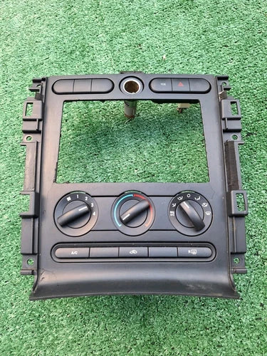 Ford Mustang HVAC Climate Control Bezel Trim 05-09 READ AUCTION! (2005–2009) – HVAC Replacement Part