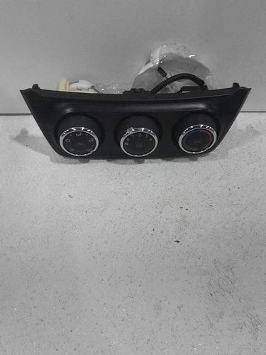 Toyota RAV4 A/C Heater manual temperature control gasoline (2013–2018) – Genuine OEM