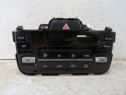 Kia Sorento Front Automatic HVAC Climate Control (2021–2023) – Genuine OEM