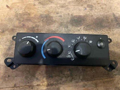 Dodge Dakota Manual HVAC Climate Control (2008–2011) – Genuine OEM