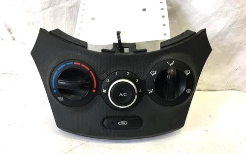 Hyundai Accent A/C Heater Manual Temperature Control (2012–2014) – Genuine OEM