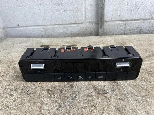 Mercedes-Benz SPRINTV25 Front Automatic Temperature Controller (2023) – Genuine OEM