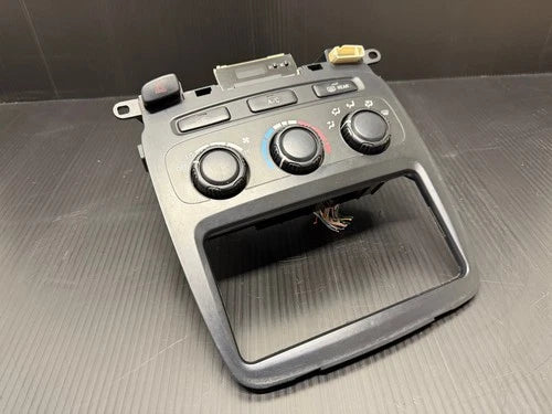 Toyota Highlander HVAC Climate Control Radio Bezel (2001–2007) – Genuine OEM