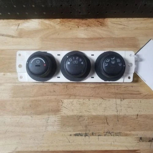 Hummer H3 Manual Climate HVAC Climate Control (2006–2008) – Genuine OEM
