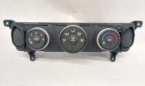 Kia Soul A/C Heater Manual Climate Control (2017–2019) – Genuine OEM
