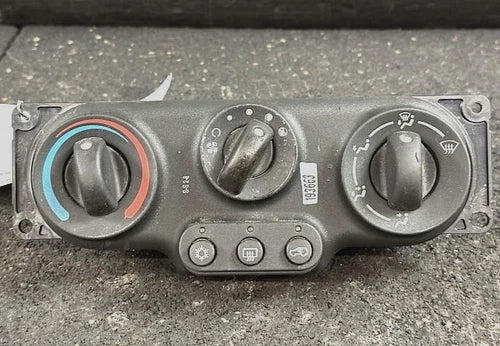 Chevy Equinox HVAC Climate Control Assembly (2005) – Genuine OEM