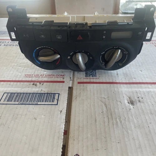 Toyota RAV4 RAV-4 HVAC Climate Control Unit Genuine (2004–2005) – Genuine OEM