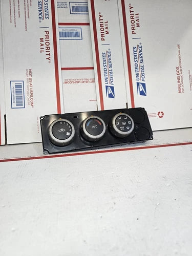 Nissan Titan Temperature Control Climate A/C 27500-8S211 Manual (2004) – Genuine OEM