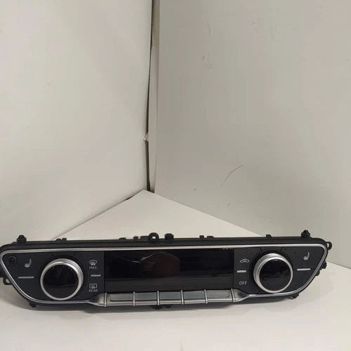 Audi Q5 Front Temperature Control Seats (2023) – Genuine OEM