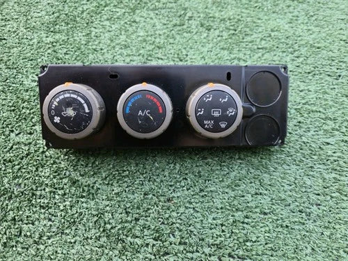 Nissan Titan A/C Climate Temperature Manual Control Heater 27500-ZH400 (2005–2007) – Genuine OEM