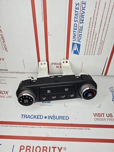 Hyundai Tucson A/C Temperature Manual Climate Control Unit (2010–2013) – Genuine OEM