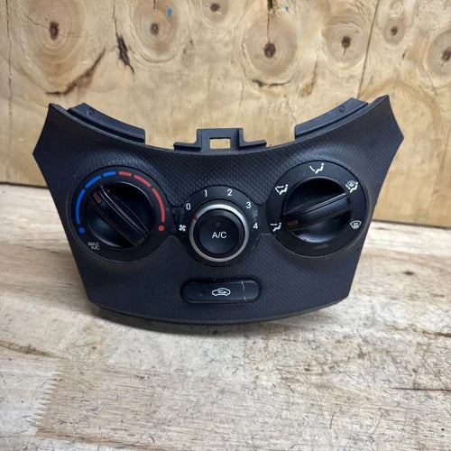 Hyundai Accent HVAC Climate Control Assembly (2012–2014) – Genuine OEM