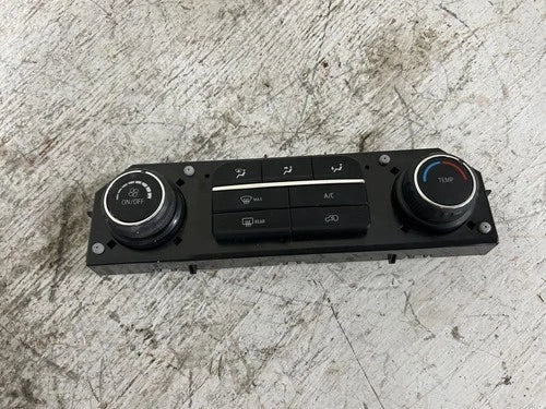 Chevrolet SILVRDO25 Front Automatic Temperature Controller (2025) – Genuine OEM