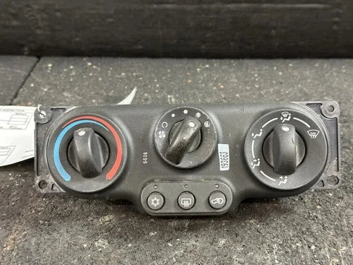 Chevrolet Equinox HVAC Climate Control Temperature Control (2005) – Genuine OEM