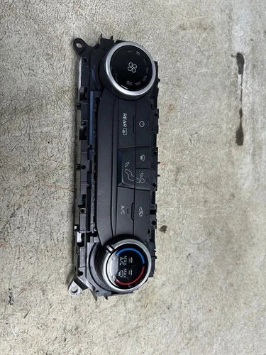 Ford TRANSIT35 Front Automatic Temperature Controller (2023) – Genuine OEM