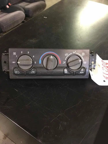 Chevy SILVERADO HVAC Climate Control (2000–2002) – Genuine OEM