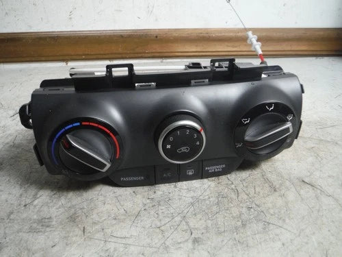 Hyundai Kona Genuine HVAC Temperature Control Panel 97250 J9070TMT (2018–2021) – Genuine OEM