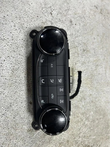 Buick ENCORE GX Front Automatic Temperature Controller (2025) – Genuine OEM