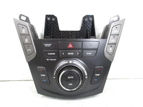 Hyundai Santa FE Front Dual Auto Temperature A/C Control (2017–2019) – Genuine OEM