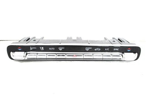 Mercedes GLA250 Auto Dual Temperature Zone A/C Control (2021–2023) – Genuine OEM