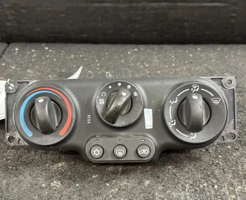 Chevy Equinox HVAC Climate Control Assembly Working Unit (2005) – HVAC Replacement Part