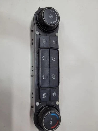 Chevrolet SILVERADO 1500 Temperature Control Classic Style (2017–2019) – Genuine OEM