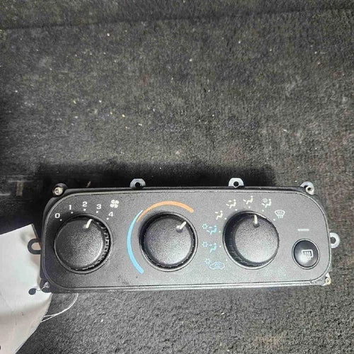 Dodge Straus A/C Heater Manual Climate Control (2001–2006) – HVAC Replacement Part