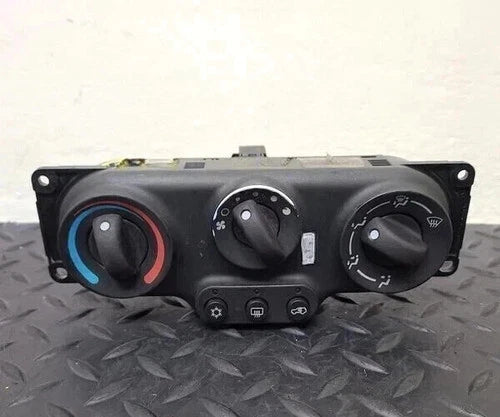 Chevy Equinox HVAC Climate Control GENUINE (2005) – Genuine OEM