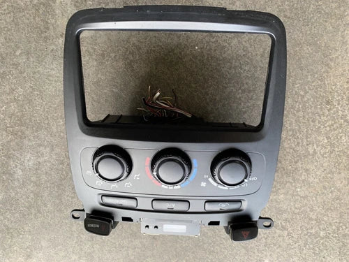 Toyota Highlander Manual HVAC Climate Control Bezel (2001–2007) – Genuine OEM