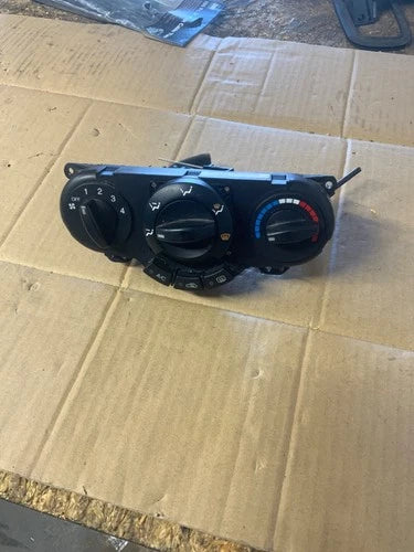 Suzuki Forenza HVAC Climate Control (2004–2008) – Genuine OEM