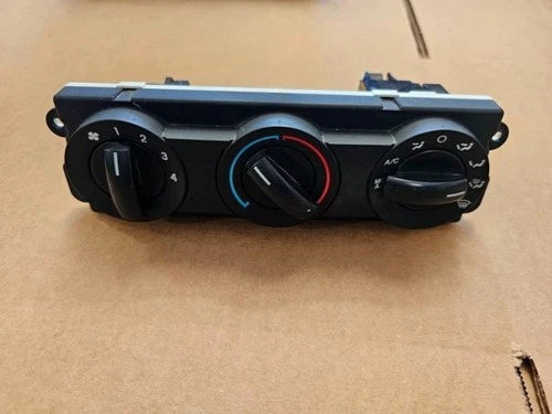 Ford F250 Super Duty HVAC Climate Control (2005–2007) – Genuine OEM