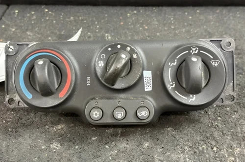 Chevy Equinox HVAC Climate Control (2005) – Genuine OEM