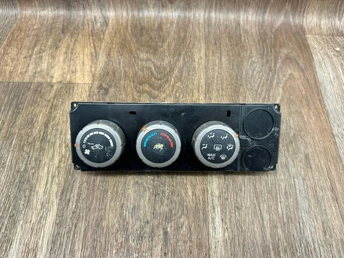 Nissan Titan HVAC Climate Control 27500ZH110 (2004–2007) – Genuine OEM