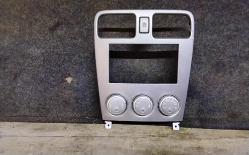 Subaru Forester Front Climate Control With Radio Bezel (2007–2008) – Genuine OEM
