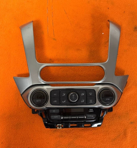 Chevrolet Suburban 1500 Temperature Control W/ Bezel (2015–2018) – Genuine OEM