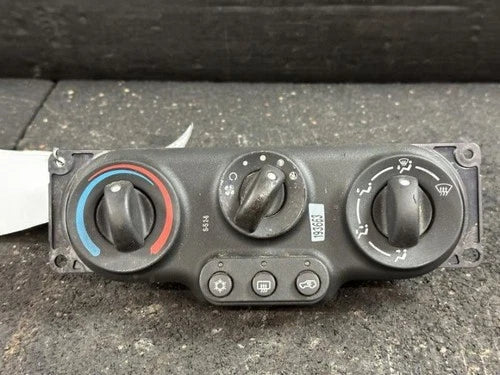 Chevrolet Equinox A/C Temperature Heater Climate Control (2005) – Genuine OEM