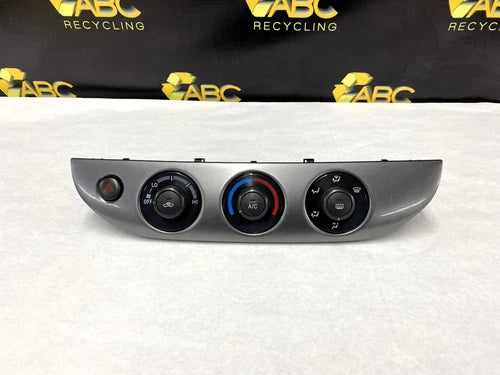 Toyota Camry Manual Climate Control Assembly (2002–2006) – Genuine OEM