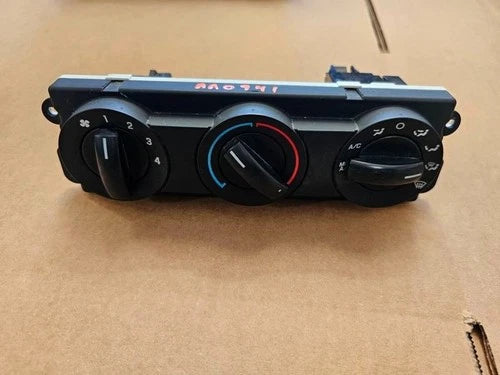 Ford Truck F250 HVAC Climate Control Assembly (2005–2007) – Genuine OEM