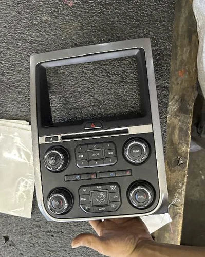 Ford Expedition XLT Radio HVAC Climate Control Assembly (2015–2017) – Genuine OEM