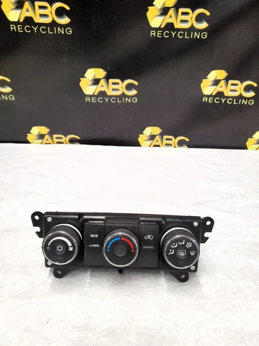 GMC Acadia Front Climate Control Assembly (2007–2012) – Genuine OEM