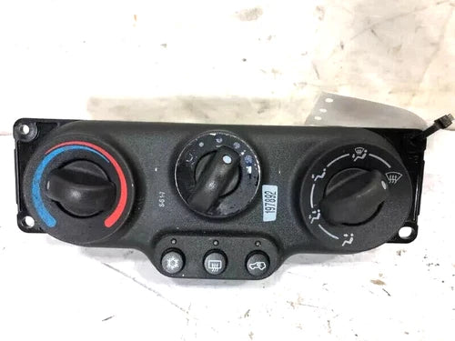 Chevrolet Equinox 2005 A/C Temperature Heater Climate Controls (2005) – Genuine OEM