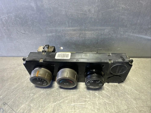 Nissan Titan SE, LE HVAC Climate Control (2004) – Genuine OEM